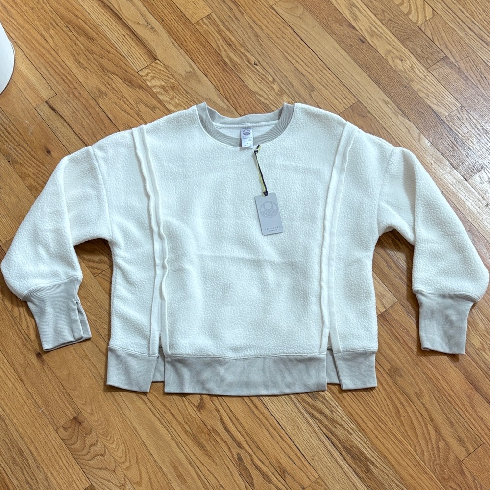 NWT Te Verde Cream Sweatshirt size small